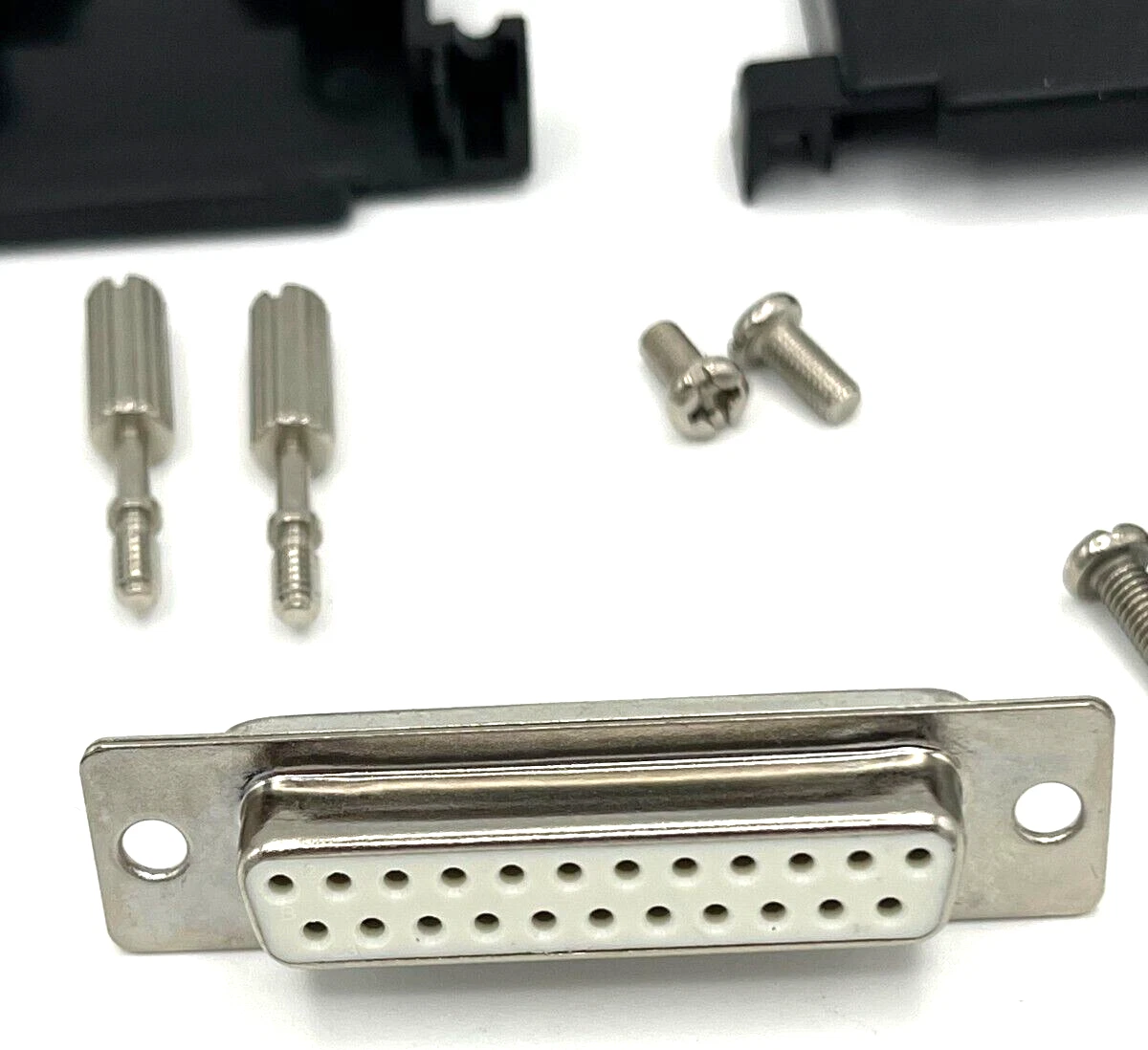 Amiga DB23-F Video Connector - DB23 Female Connector + Hood image 1